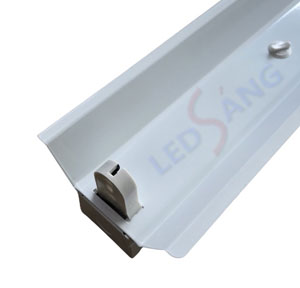 Máng đèn LED T8 0.6m lắp đặt trong nhà xưởng